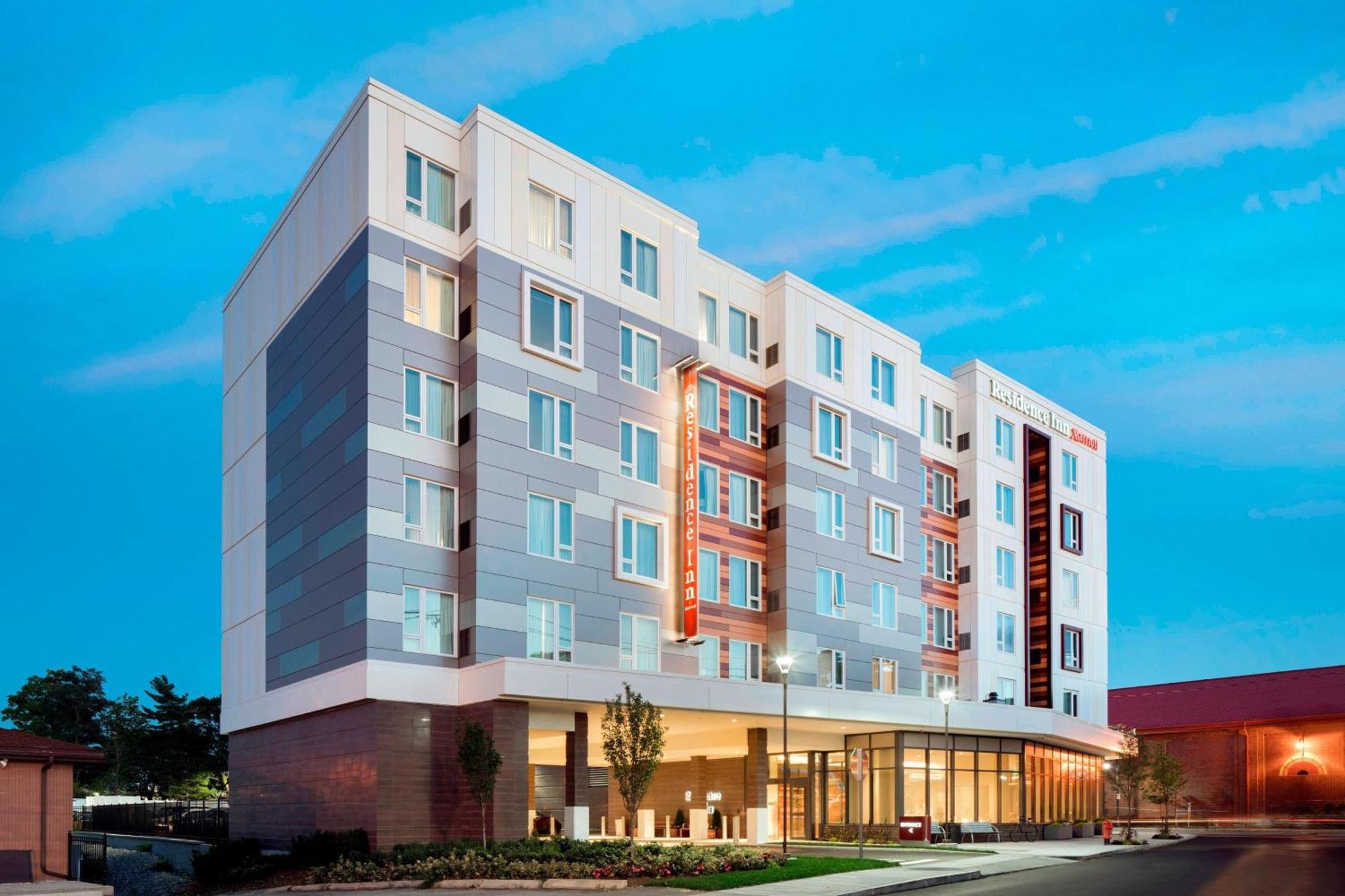 Residence Inn By Marriott Boston Уотъртаун Екстериор снимка