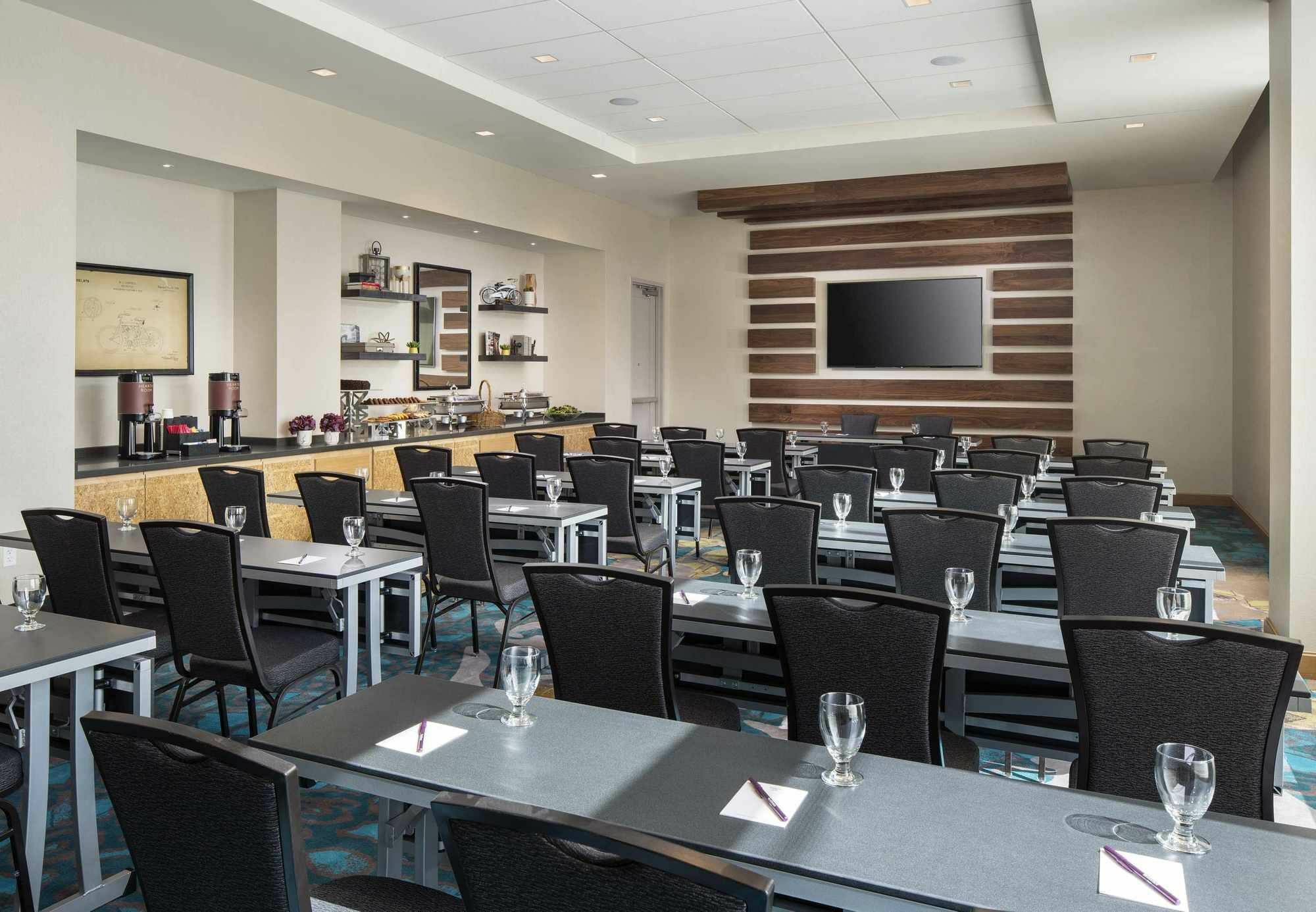 Residence Inn By Marriott Boston Уотъртаун Екстериор снимка